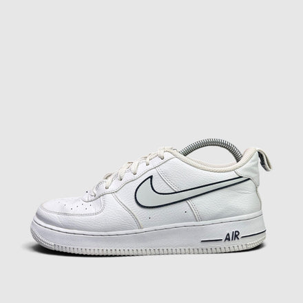 Nike Air Force 1 Low, buty sportowe damskie w dobrym stanie rozmiar 40, boczny profil, prawa strona