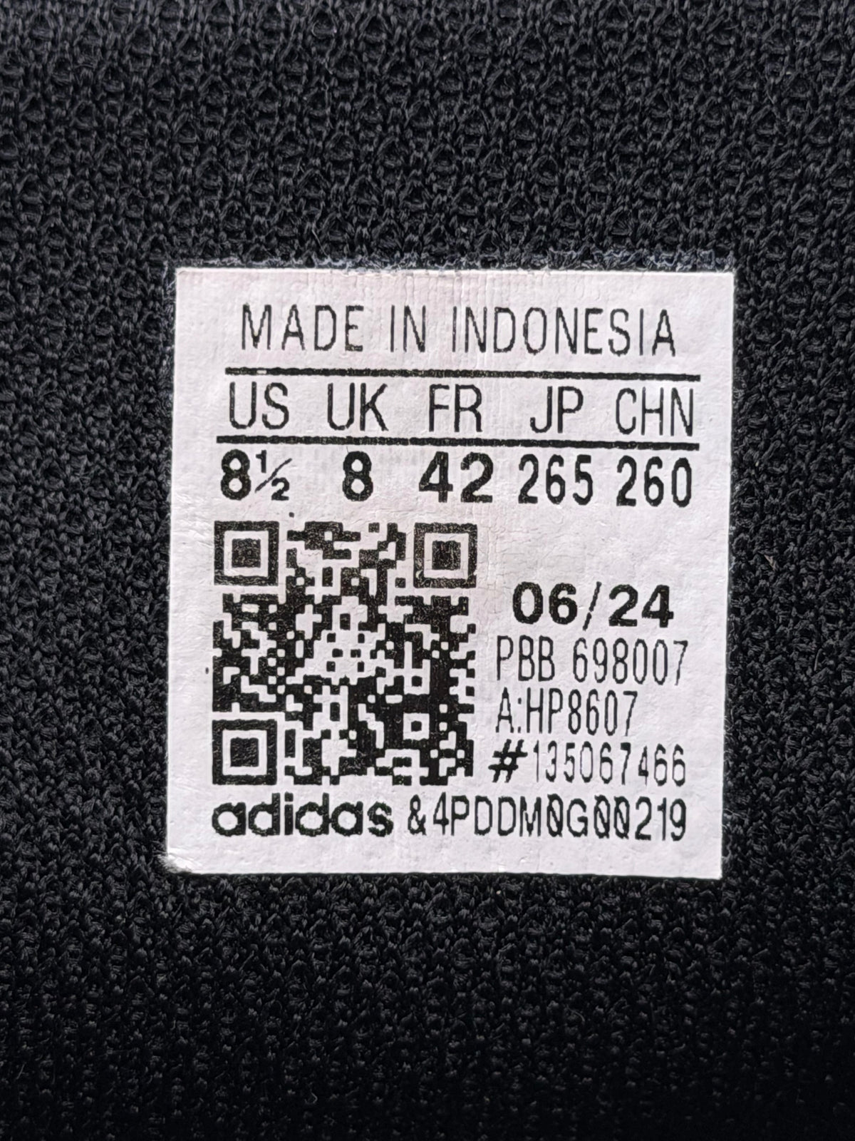 Adidas Terrex Eastrail 2, trekkingi męskie w bardzo dobrym stanie rozmiar 42, etykieta z kodem modelu HP8607
