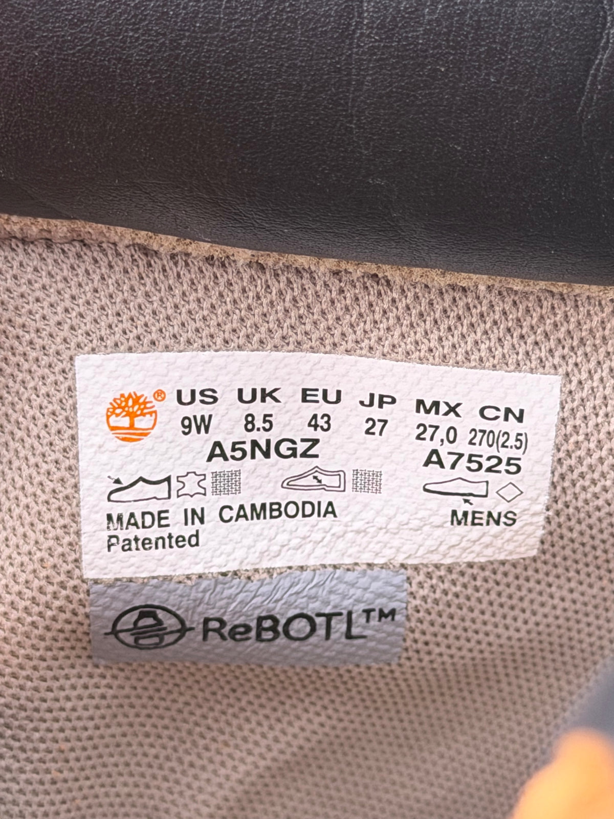 Timberland Tree Vault 6 Premium Waterproof Nubuck, śniegowce męskie w bardzo dobrym stanie rozmiar 43, etykieta z kodem modelu A5NGZ