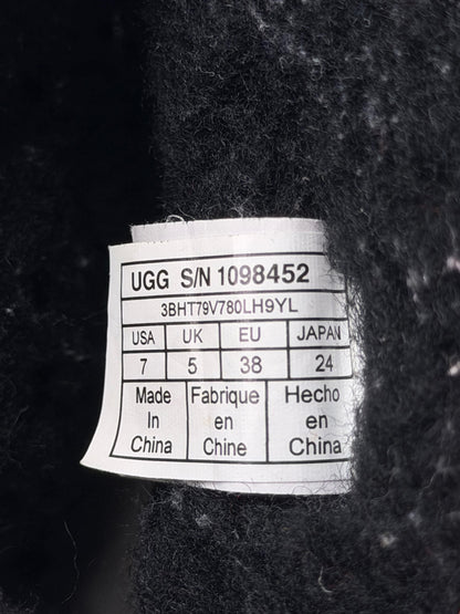 UGG Classic, śniegowce damskie w bardzo dobrym stanie rozmiar 38, etykieta z kodem modelu 1098452