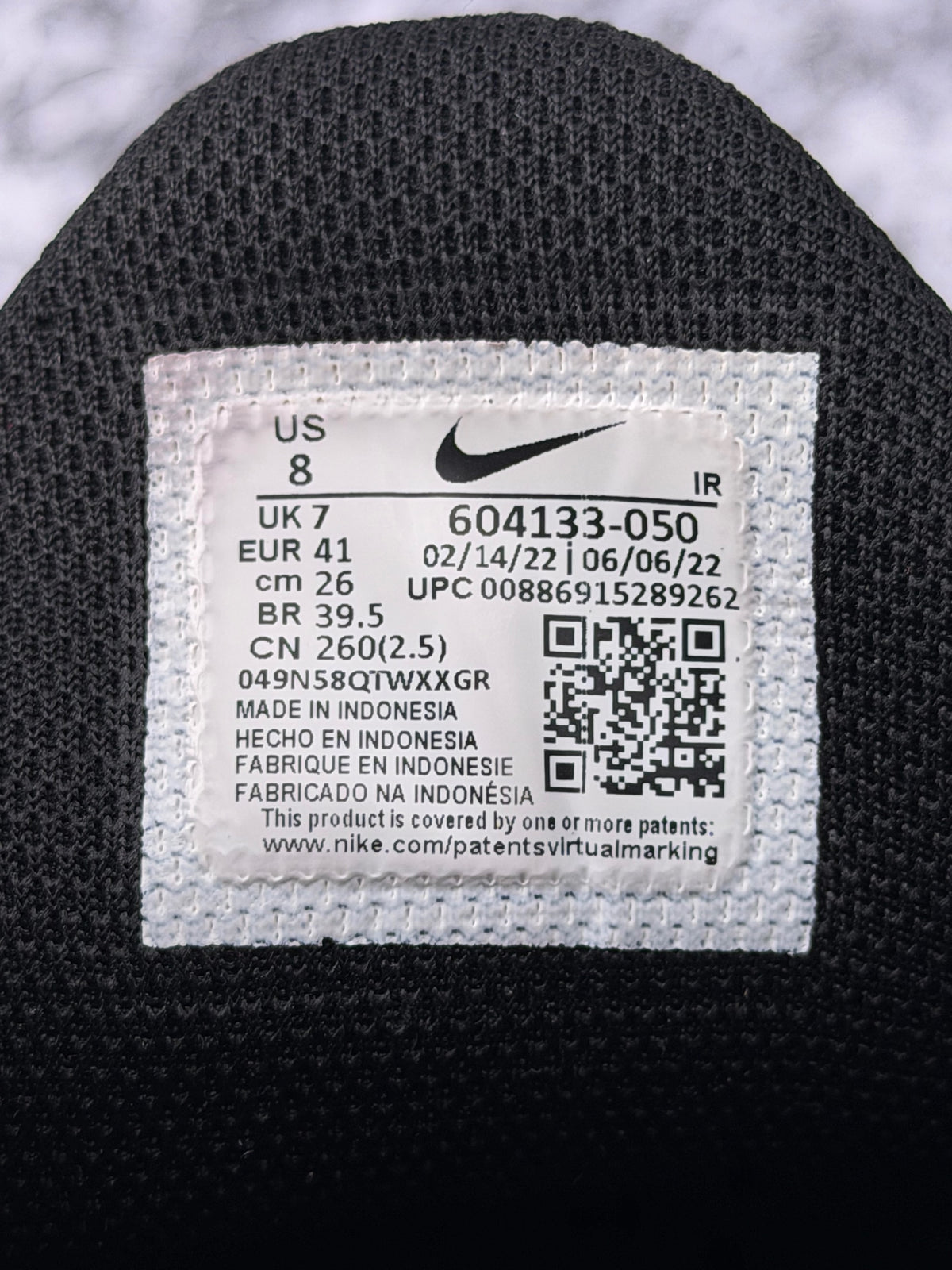 Nike Air Max Plus Triple Black, buty sportowe męskie w bardzo dobrym stanie rozmiar 41, etykieta z kodem modelu 604133-050