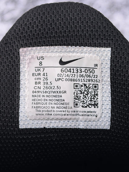 Nike Air Max Plus Triple Black, buty sportowe męskie w bardzo dobrym stanie rozmiar 41, etykieta z kodem modelu 604133-050