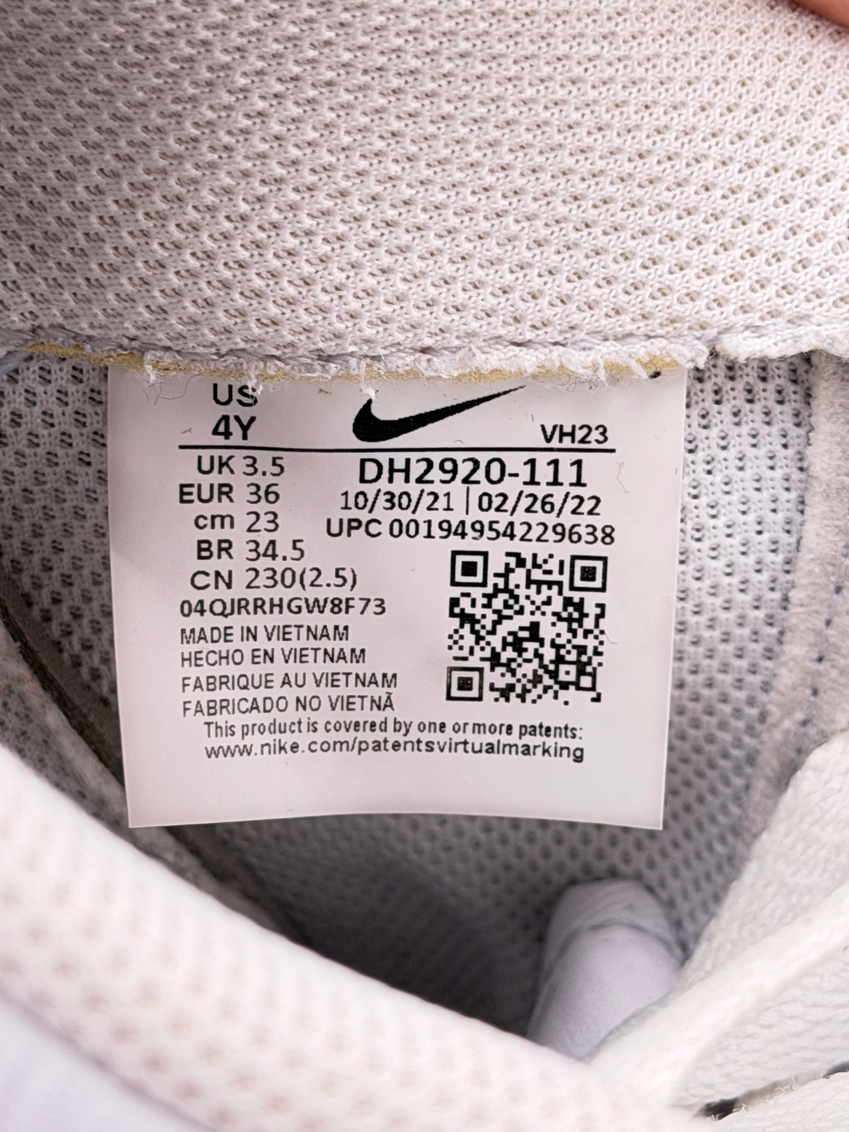 Nike Air Force 1 Low Triple White, buty sportowe damskie w bardzo dobrym stanie rozmiar 36, etykieta z kodem modelu DH2920-111