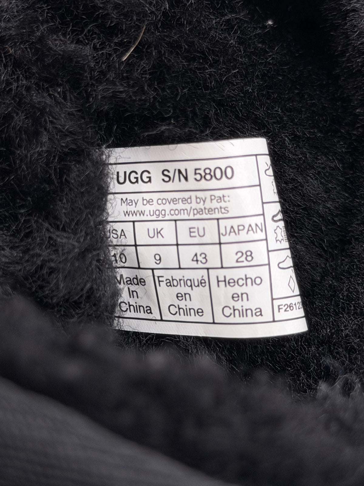 UGG CLASSIC SHORT II, śniegowce męskie w bardzo dobrym stanie rozmiar 43, etykieta z kodem modelu S/N5800