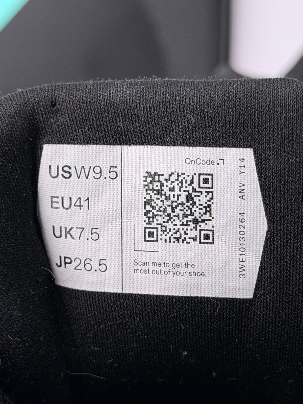 On Cloudrunner 2, buty sportowe męskie w bardzo dobrym stanie rozmiar 41, etykieta z kodem modelu 3WE10130264