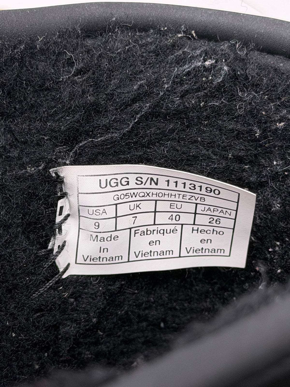 UGG Clear Mini, śniegowce damskie w bardzo dobrym stanie rozmiar 40, etykieta z kodem modelu S/N1113190
