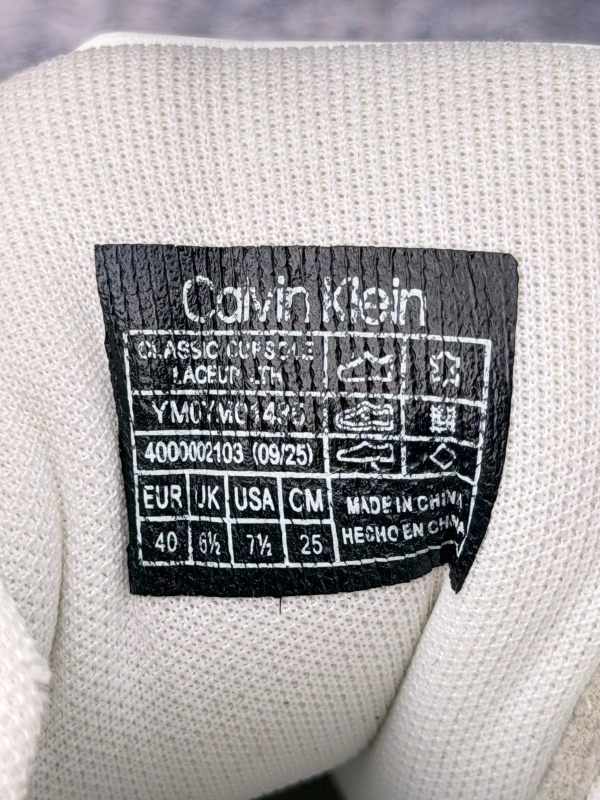 Calvin Klein Classic Cupsole, buty sportowe damskie w bardzo dobrym stanie rozmiar 40, etykieta z kodem modelu YW0YW01435