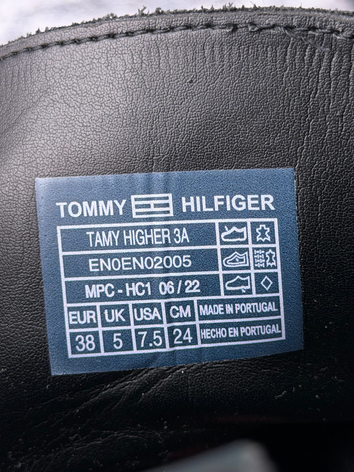 Tommy Hilfiger Tamy Higher, kozaki damskie w bardzo dobrym stanie rozmiar 38, etykieta z kodem modelu EN0EN02005