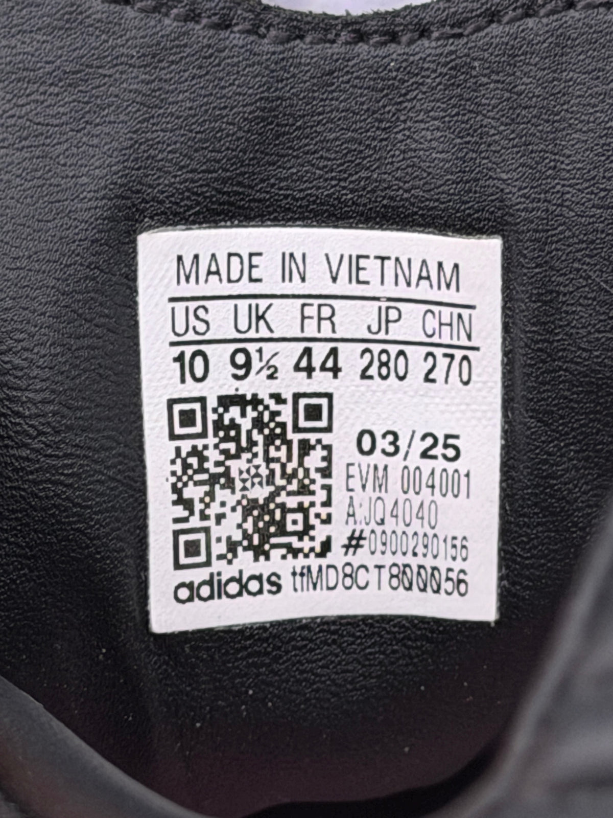Adidas Samba Home Kit, buty sportowe męskie w bardzo dobrym stanie rozmiar 44, etykieta z kodem modelu JQ4040