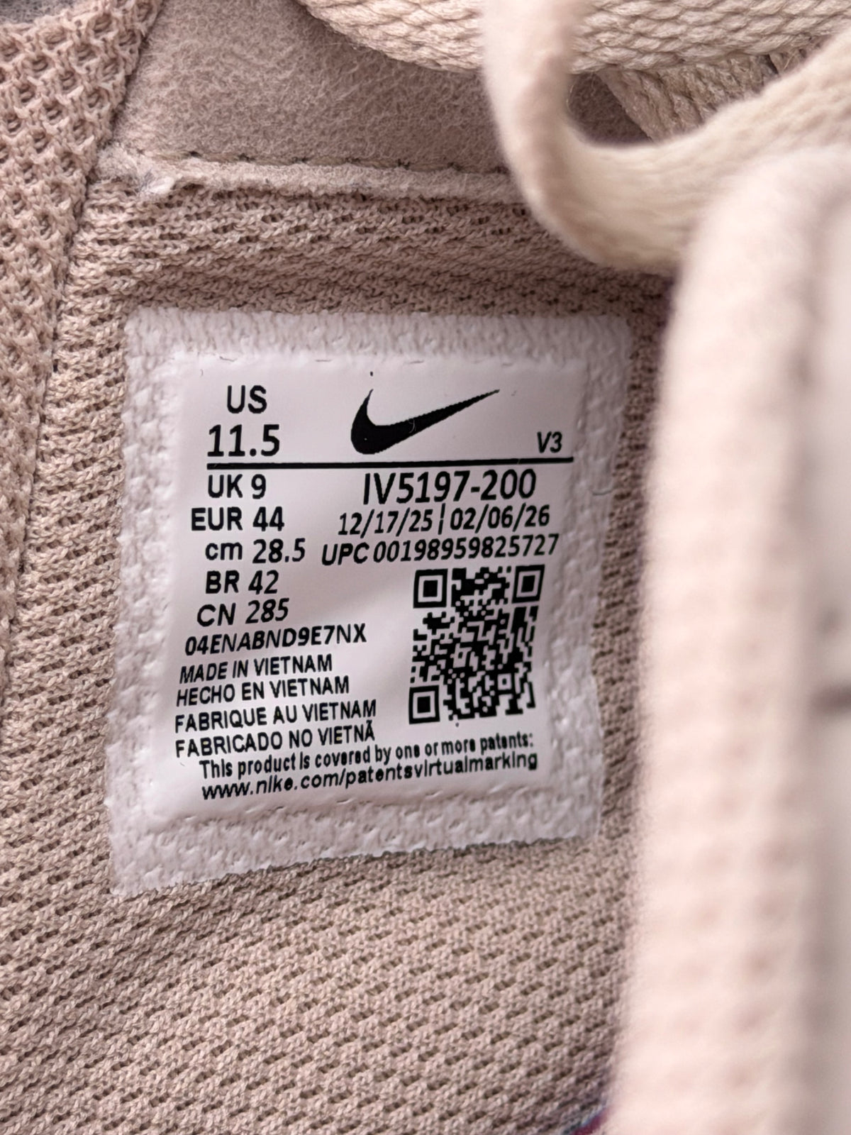 Nike Air Force 1 Low, buty sportowe męskie nowe rozmiar 44, etykieta z kodem modelu IV5197-200