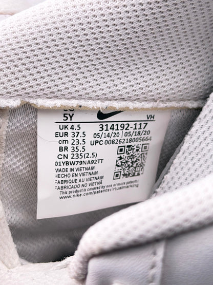 Nike Air Force 1 Low Triple White, buty sportowe damskie w bardzo dobrym stanie rozmiar 37.5, etykieta z kodem modelu 314192-117