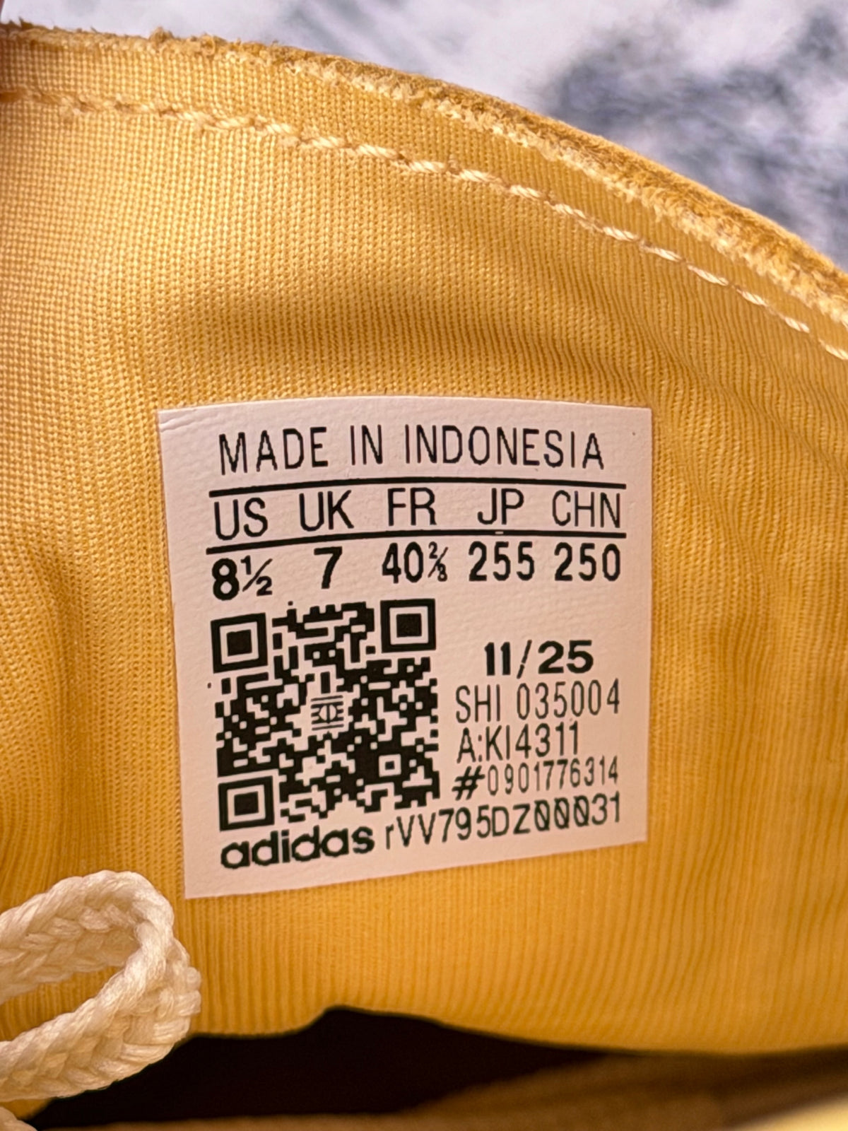 Adidas Gazelle, buty sportowe damskie w bardzo dobrym stanie rozmiar 40 2/3, etykieta z kodem modelu KI4311