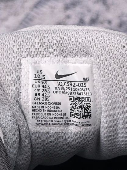 Nike Air Max Moto 2K, buty sportowe męskie w bardzo dobrym stanie rozmiar 44.5, etykieta z kodem modelu IQ7592-025