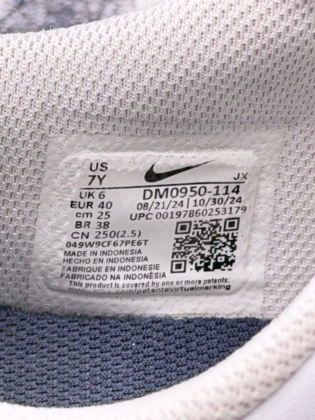 Nike Classic Cortez, buty sportowe damskie w bardzo dobrym stanie rozmiar 40, etykieta z kodem modelu DM0950-114