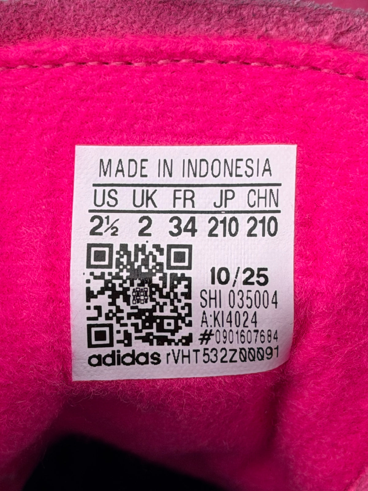 Adidas Spezial, buty sportowe dziecięce w bardzo dobrym stanie rozmiar 34, etykieta z kodem modelu KI4024