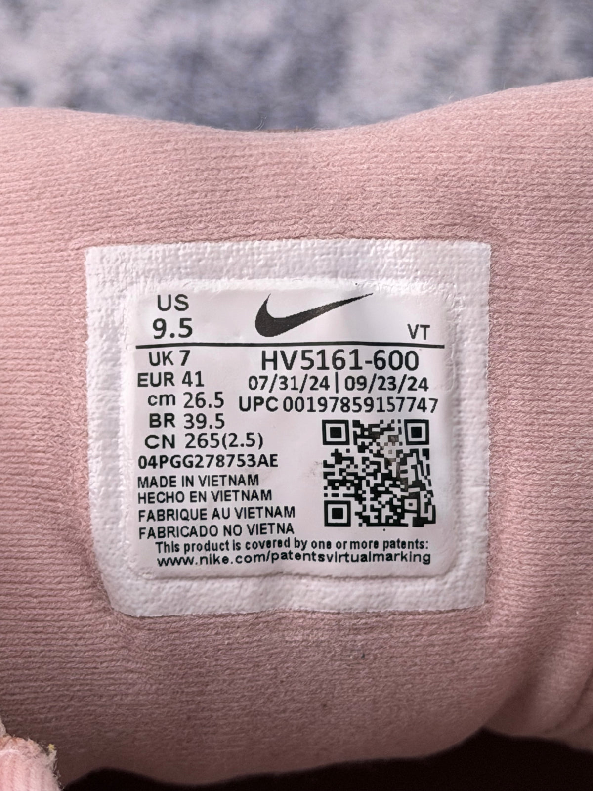 Nike Air Zoom Structure 25, buty sportowe damskie w bardzo dobrym stanie rozmiar 41, etykieta z kodem modelu HV5161-600
