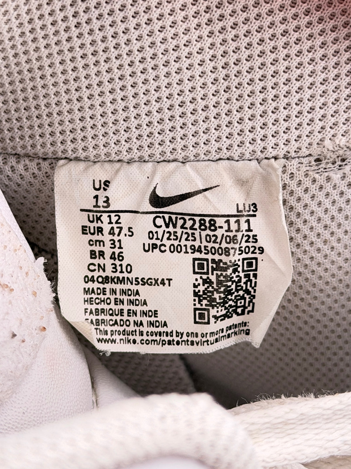 Nike Air Force 1 Low Triple White, buty sportowe męskie w zadowalającym stanie rozmiar 47.5, etykieta z kodem modelu CW2288-111