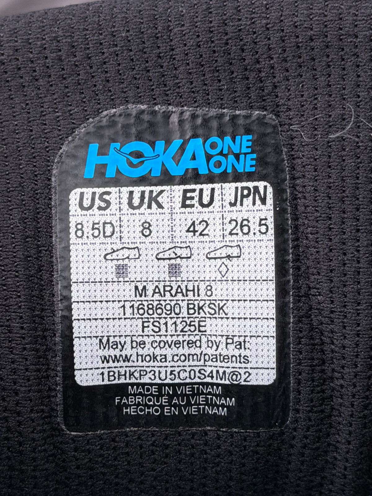 Hoka Arahi 8, buty sportowe męskie w bardzo dobrym stanie rozmiar 42, etykieta z kodem modelu 1168690BKSK