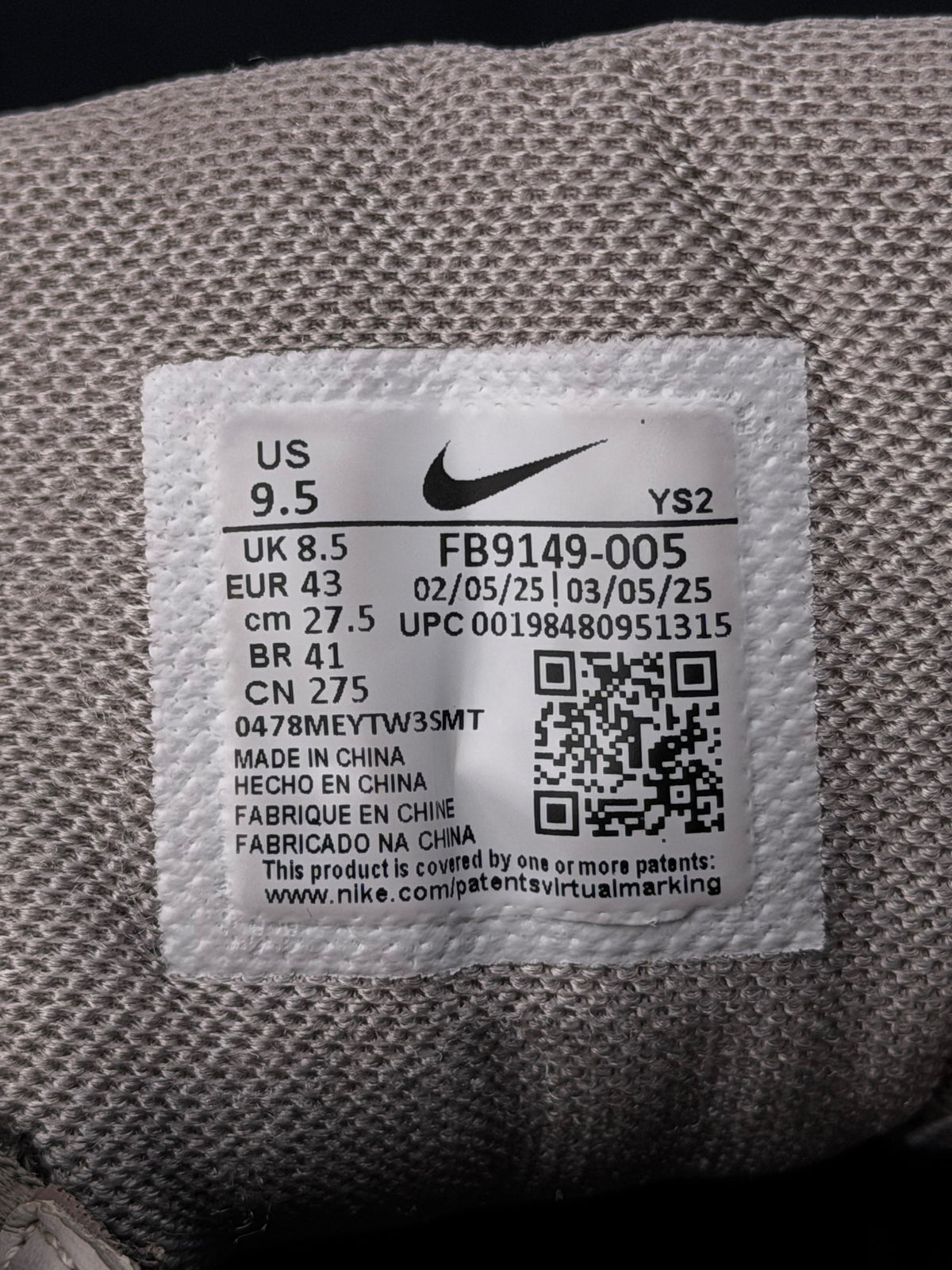 Nike Zoom Vomero 5, buty sportowe męskie w bardzo dobrym stanie rozmiar 43, etykieta z kodem modelu FB9149-005