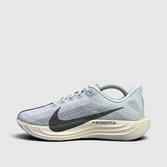 Nike Pegasus Plus, buty sportowe męskie w bardzo dobrym stanie rozmiar 43, boczny profil, lewa strona
