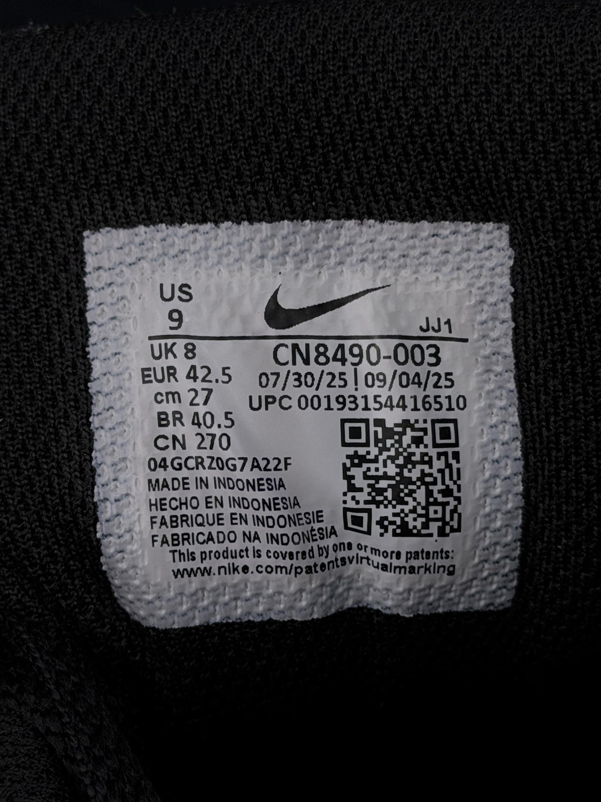 Nike Air Max 90 Triple Black, buty sportowe męskie w bardzo dobrym stanie rozmiar 42.5, etykieta z kodem modelu CN8490-003