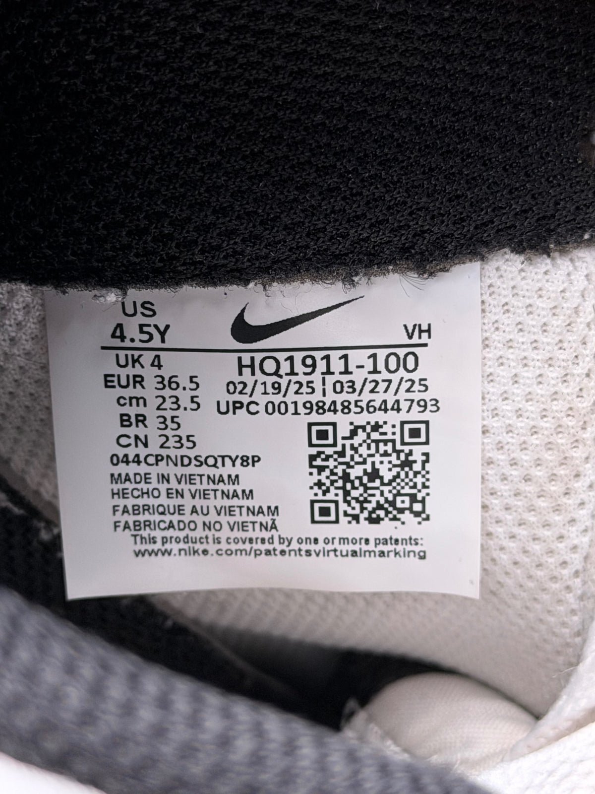 Nike Air Force 1 LV8 3, buty sportowe damskie w bardzo dobrym stanie rozmiar 36.5, etykieta z kodem modelu HQ1911-100