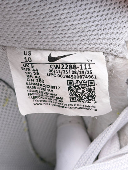 Nike Air Force 1 Low Triple White, buty sportowe męskie w bardzo dobrym stanie rozmiar 44, etykieta z kodem modelu CW2288-111