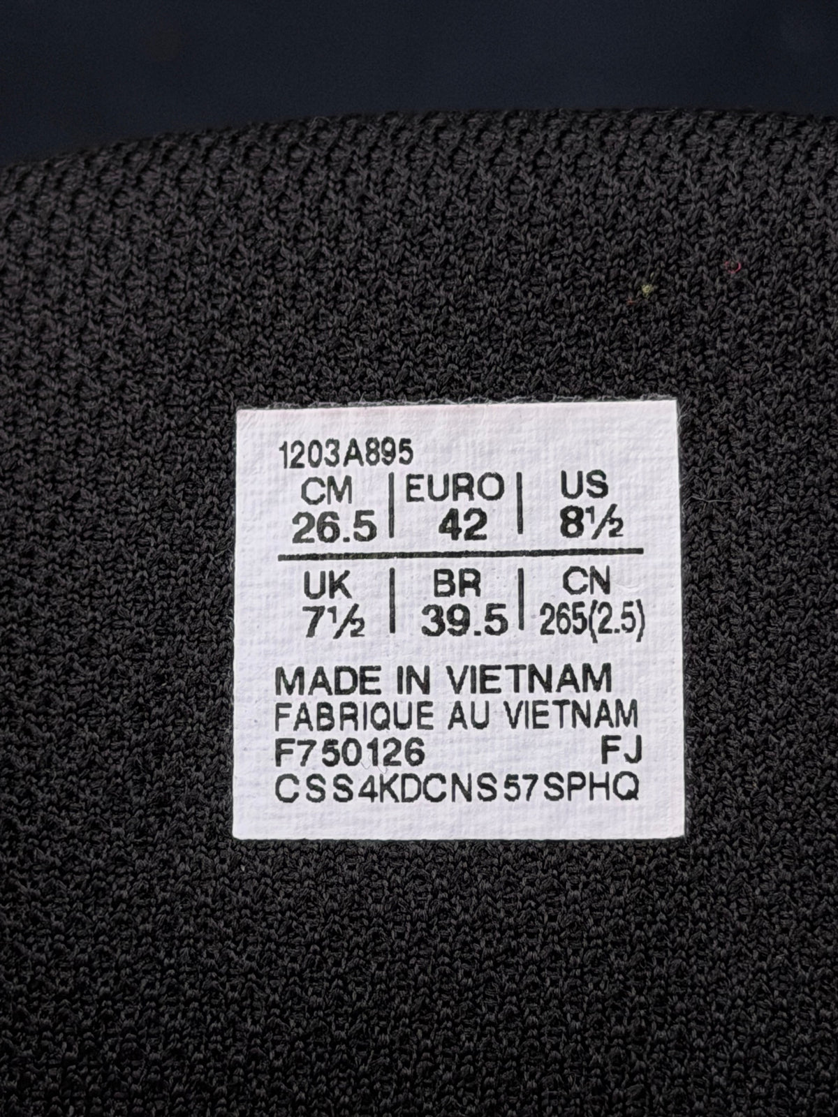 Asics Gel-Nyc 2.0, buty sportowe męskie w bardzo dobrym stanie rozmiar 42, etykieta z kodem modelu 1203A895