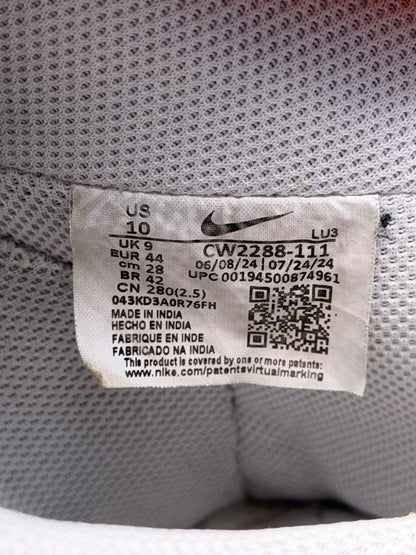 Nike Air Force 1 Low Triple White, buty sportowe męskie w bardzo dobrym stanie rozmiar 44, etykieta z kodem modelu CW2288-111