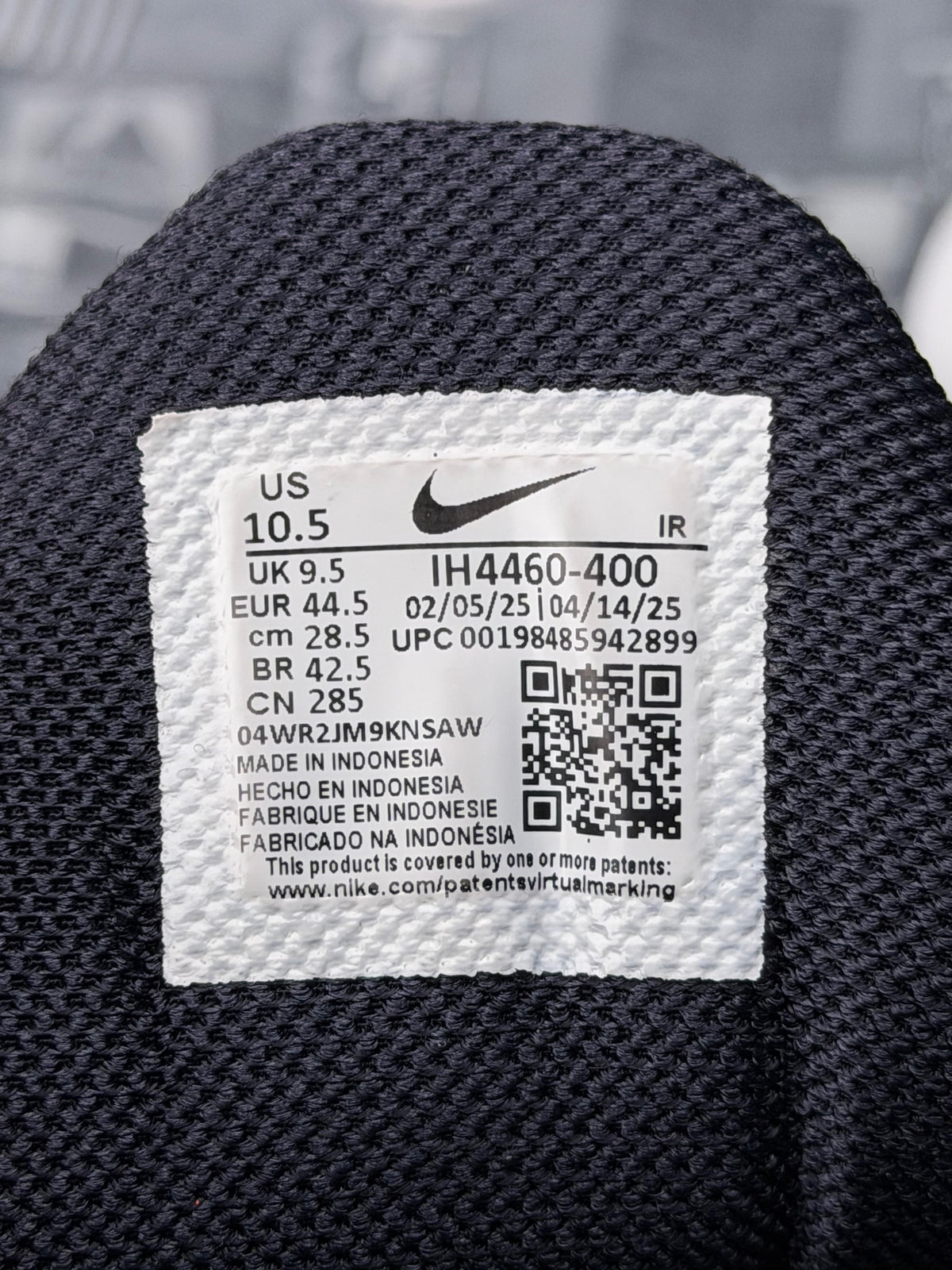 Nike Air Max Plus Dark Obsidian, buty sportowe męskie w bardzo dobrym stanie rozmiar 44.5, etykieta z kodem modelu IH4460-400