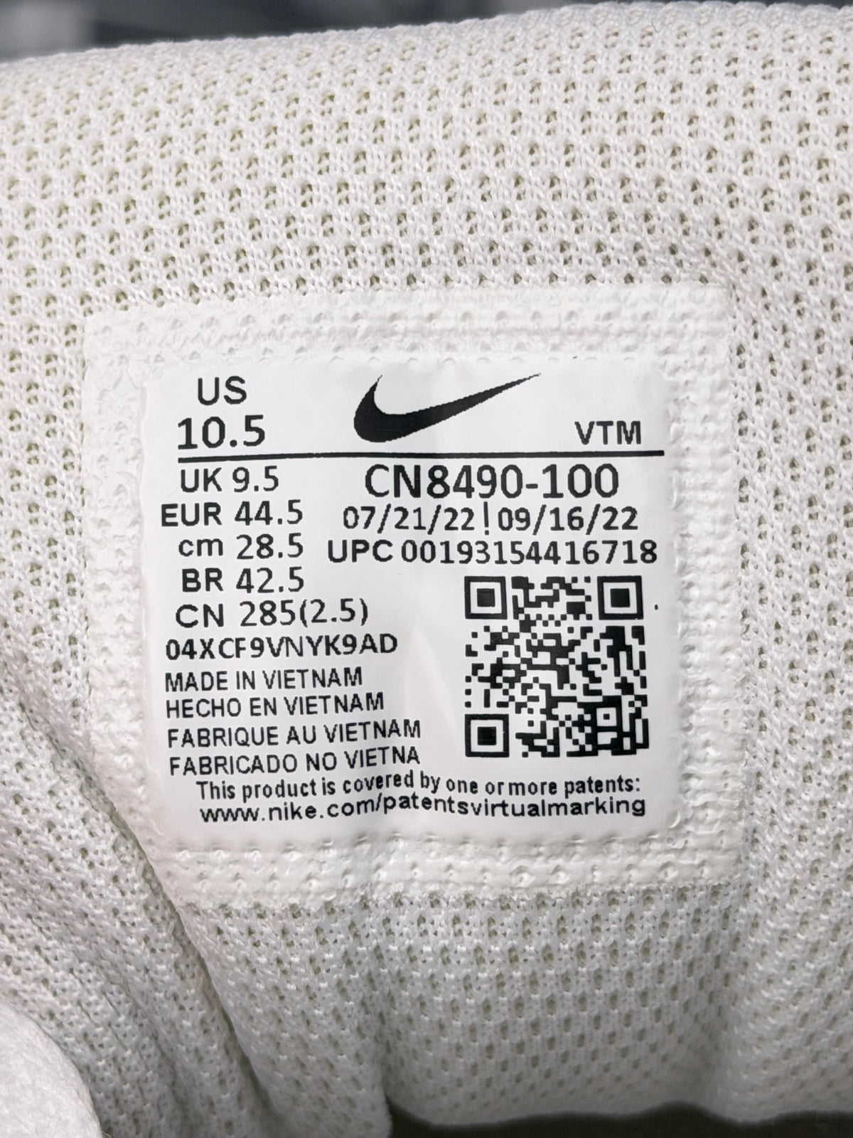 Nike Air Max 90 Triple White, buty sportowe męskie w bardzo dobrym stanie rozmiar 44.5, etykieta z kodem modelu CN8490-100