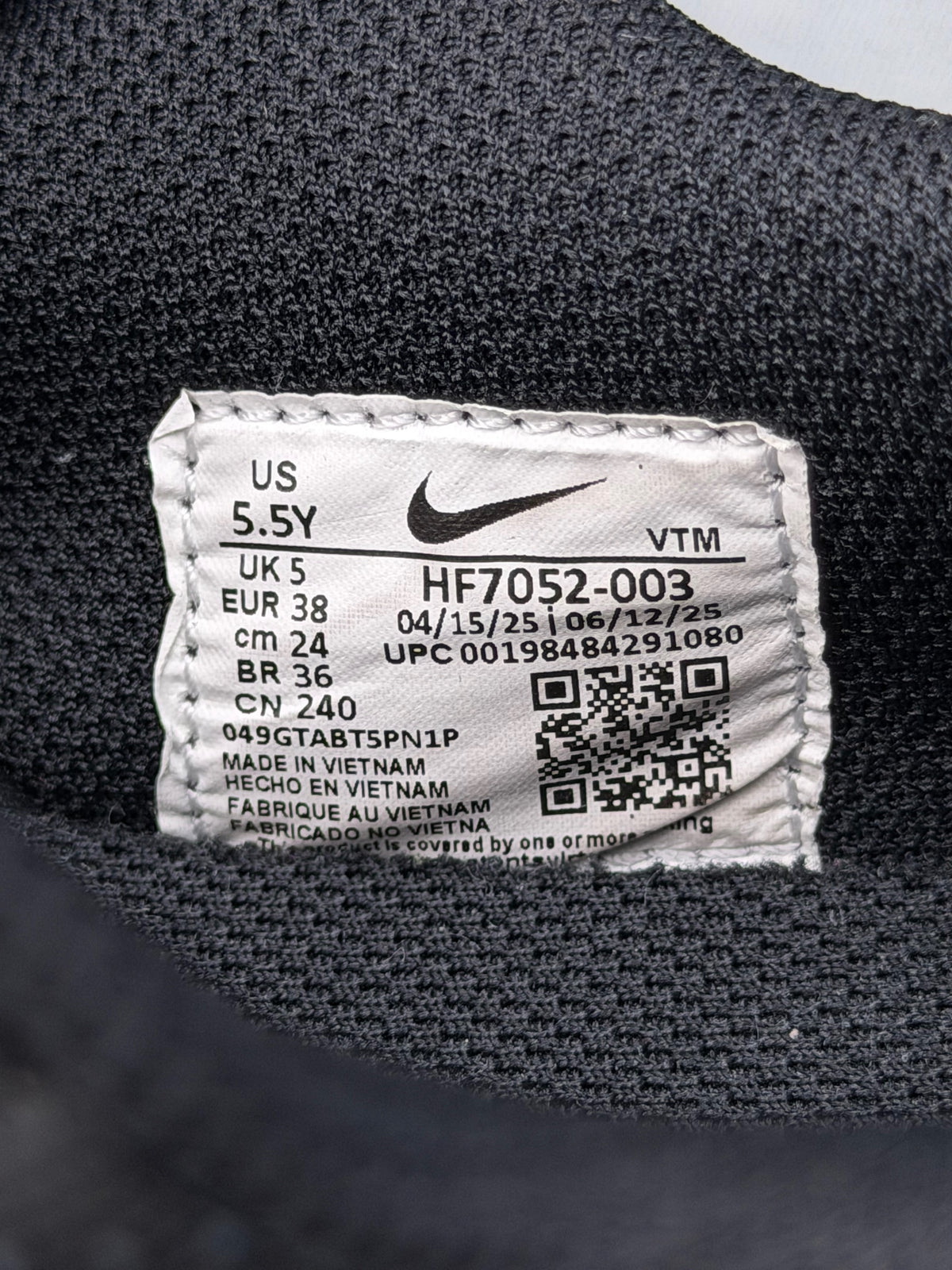 Nike Air Max Phoenix, buty sportowe damskie w bardzo dobrym stanie rozmiar 38, etykieta z kodem modelu HF7052-003