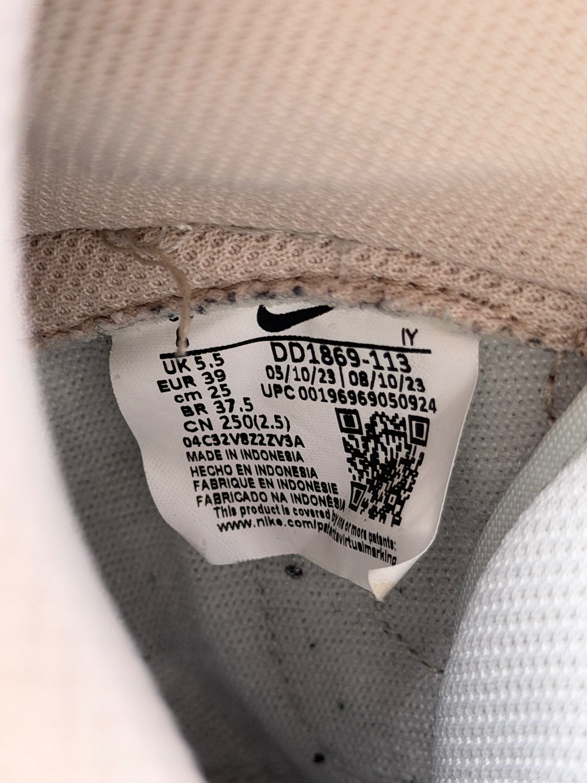 Nike Dunk High, buty sportowe damskie w bardzo dobrym stanie rozmiar 39, etykieta z kodem modelu DD1869-113