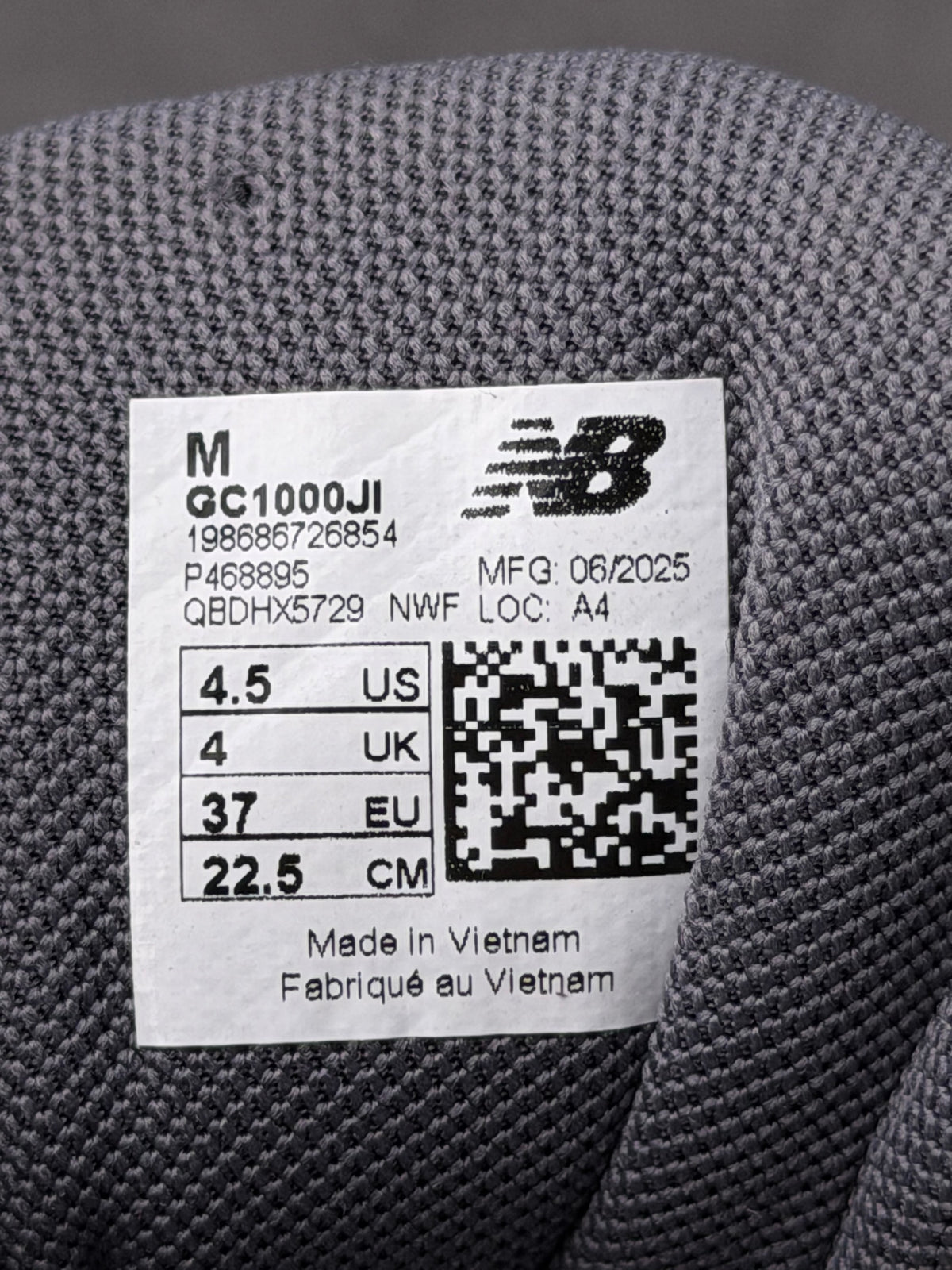 New Balance 1000, buty sportowe damskie w bardzo dobrym stanie rozmiar 37, etykieta z kodem modelu GC1000JI