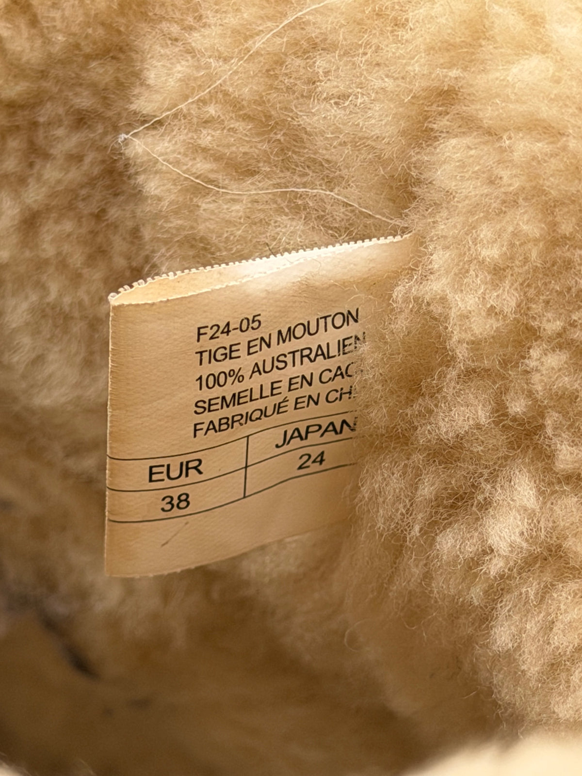 UGG Classic, śniegowce damskie w bardzo dobrym stanie rozmiar 38, etykieta z kodem modelu AARONSW13071