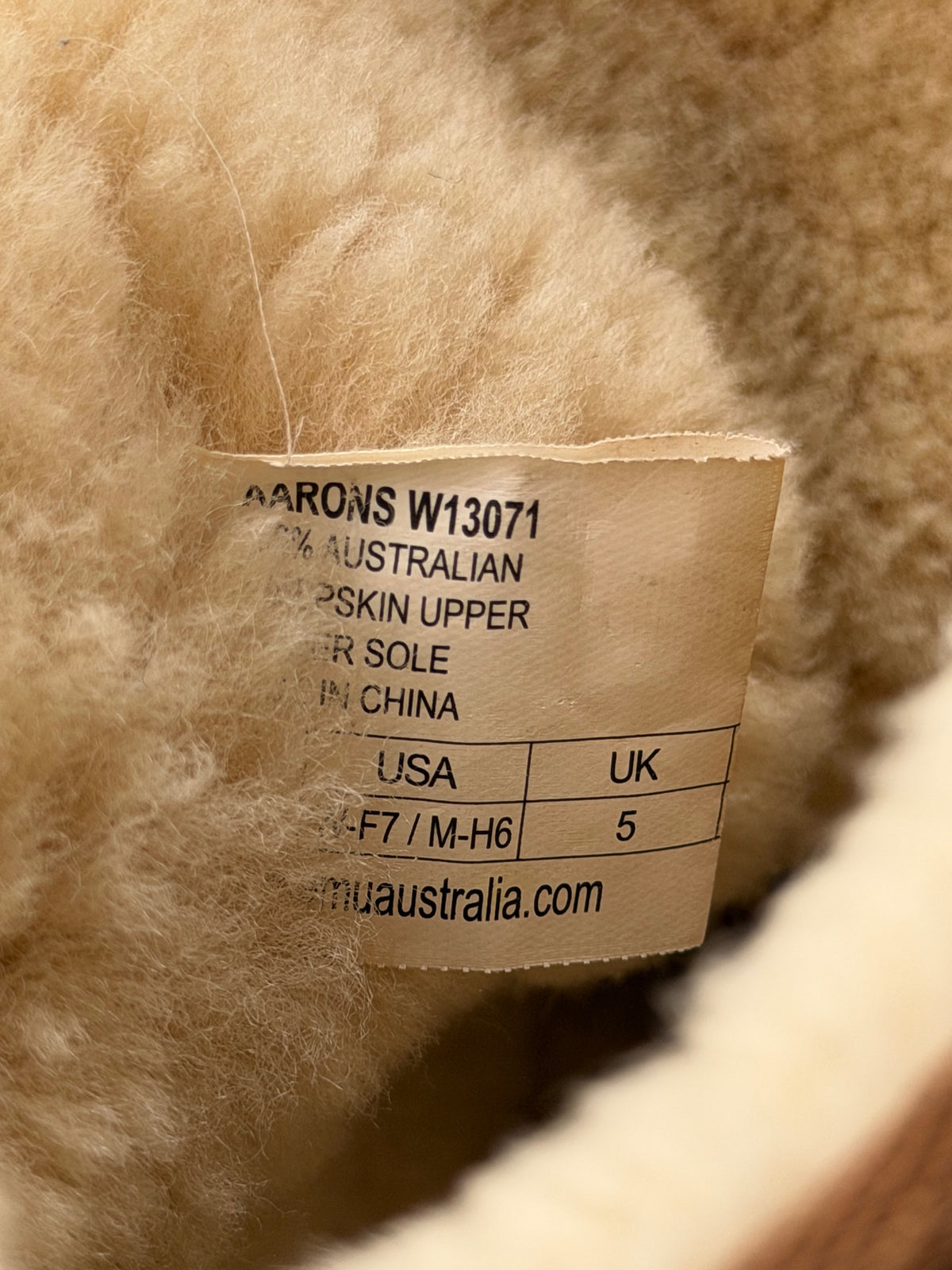 UGG Classic, śniegowce damskie w bardzo dobrym stanie rozmiar 38, etykieta z kodem modelu AARONSW13071