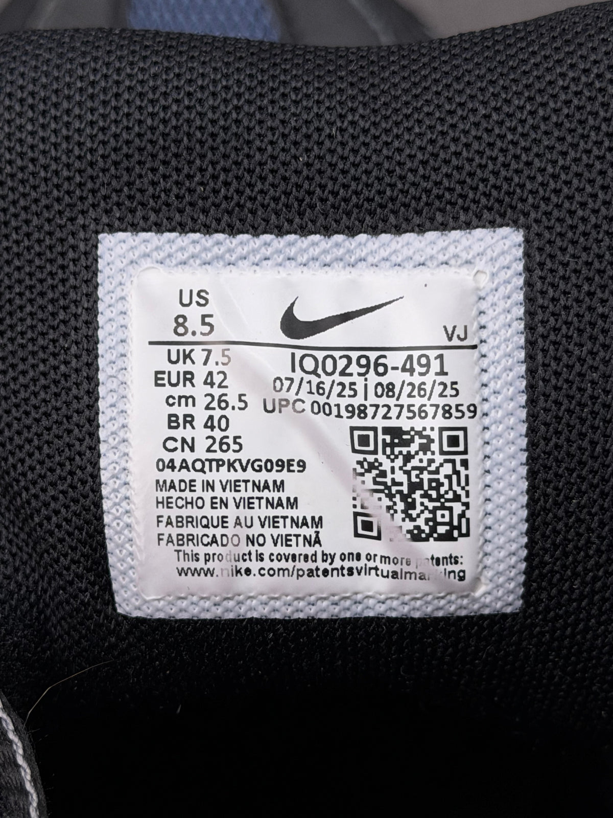 Nike P-6000, buty sportowe męskie w bardzo dobrym stanie rozmiar 42, etykieta z kodem modelu IQ0296-491
