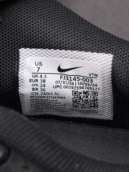 Nike Air Max DN, buty sportowe damskie w bardzo dobrym stanie rozmiar 38, etykieta z kodem modelu FJ3145-003