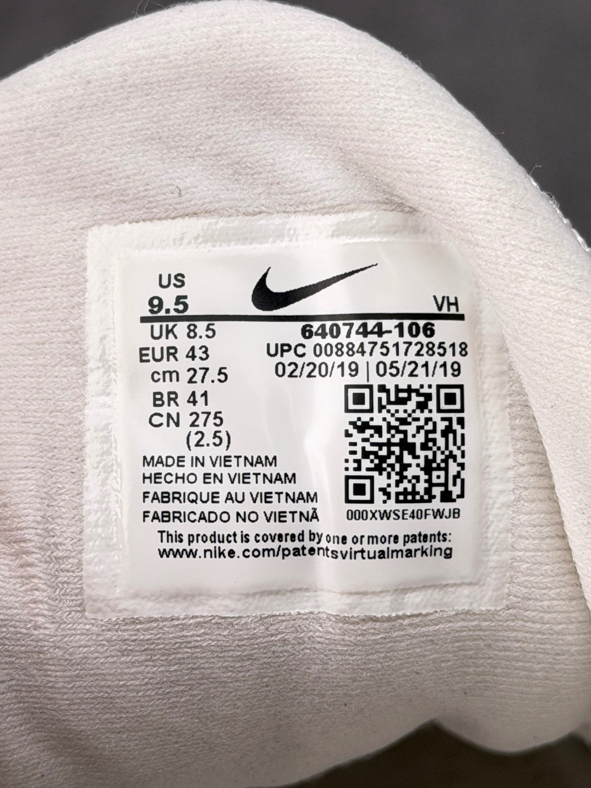 Nike Air Max 98 Triple White, buty sportowe męskie w bardzo dobrym stanie rozmiar 43, etykieta z kodem modelu 640744-106