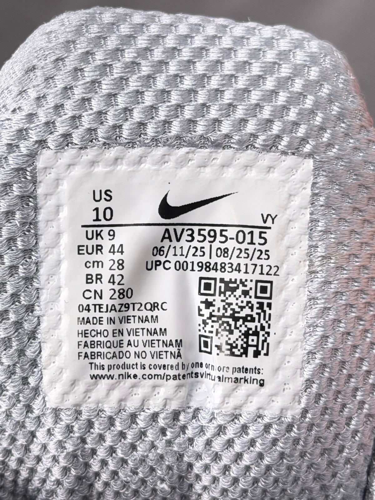 Nike Shox TL, buty sportowe męskie w bardzo dobrym stanie rozmiar 44, etykieta z kodem modelu AV3595-015