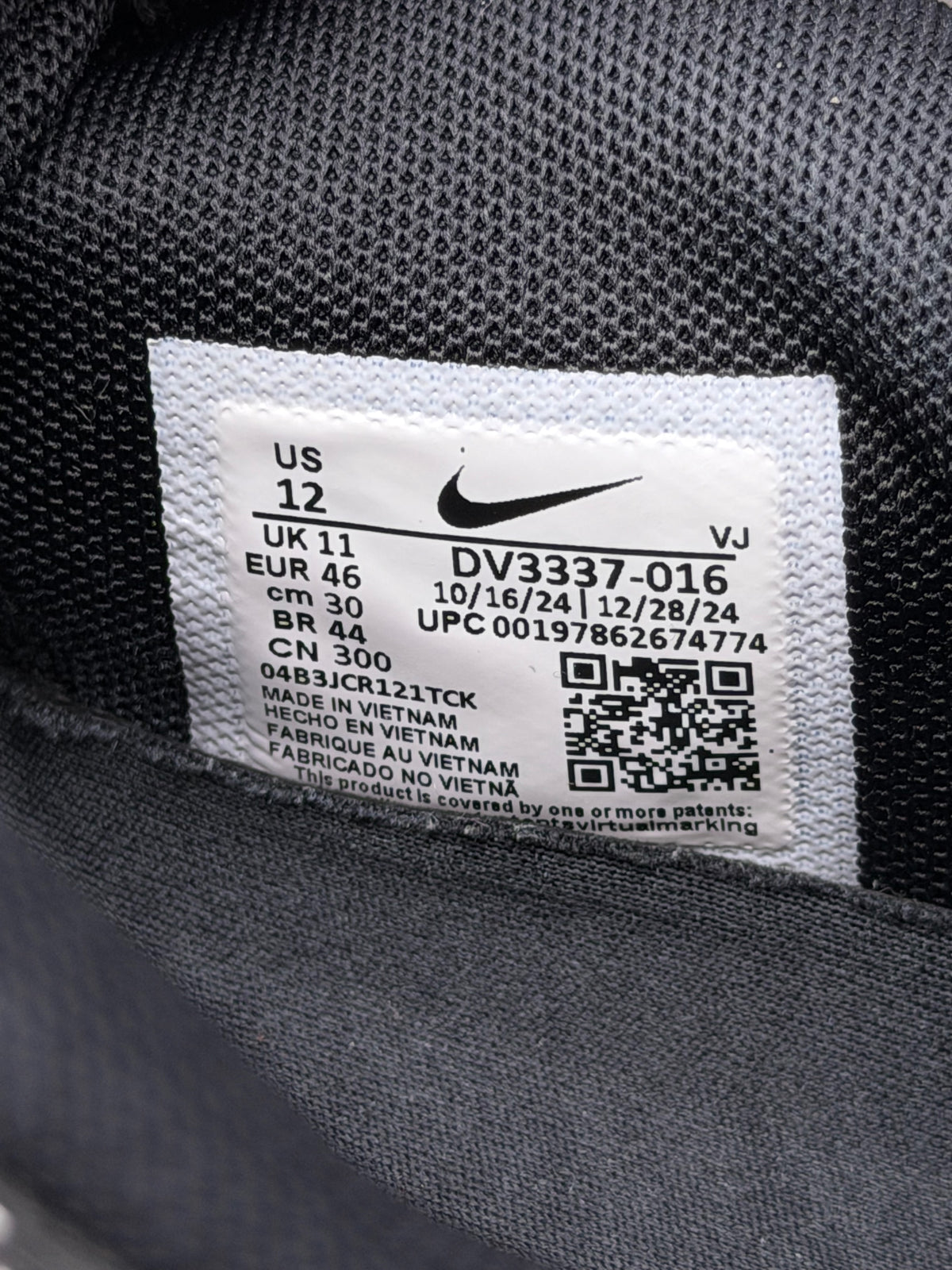 Nike Air Max Dn, buty sportowe męskie w bardzo dobrym stanie rozmiar 46, etykieta z kodem modelu DV3337-016