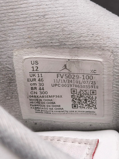 Nike Air Jordan 4 White Cement, buty sportowe męskie w bardzo dobrym stanie rozmiar 46, etykieta z kodem modelu FV5029-100