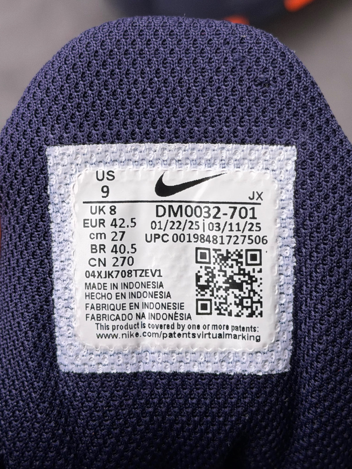 Nike Air Max Plus, buty sportowe męskie w bardzo dobrym stanie rozmiar 42.5, etykieta z kodem modelu DM0032-701