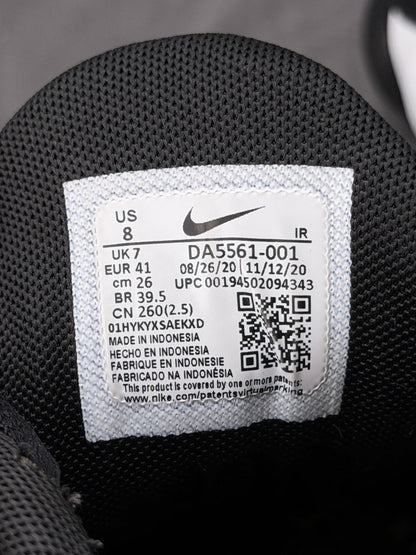 Nike Air Max Plus, buty sportowe męskie w bardzo dobrym stanie rozmiar 41, etykieta z kodem modelu DA5561-001