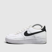 Nike Air Force 1 Low, buty sportowe damskie w bardzo dobrym stanie rozmiar 40, boczny profil, lewa strona