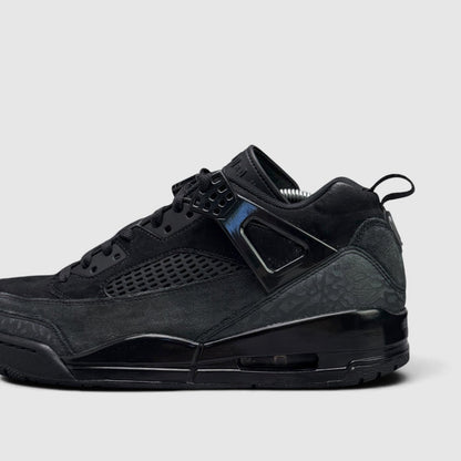 Jordan Spizike Low Black Cat, buty sportowe męskie w bardzo dobrym stanie rozmiar 44, boczny profil, prawa strona