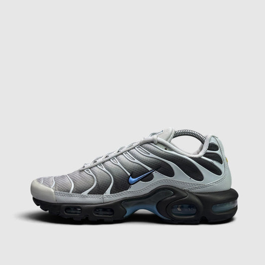 Nike Air Max Plus Grey Gradient, buty sportowe męskie w bardzo dobrym stanie rozmiar 42, boczny profil, lewa strona