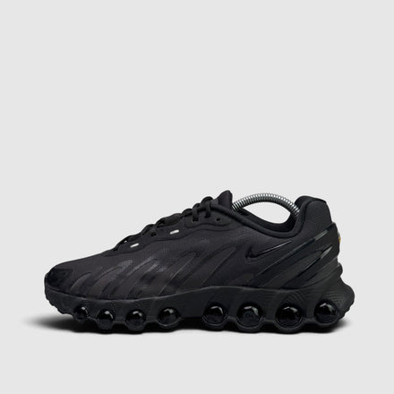 Nike Air Max DN8 Triple Black, buty sportowe męskie w bardzo dobrym stanie rozmiar 42, boczny profil, lewa strona