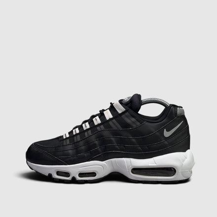 Nike Air Max 95, buty sportowe męskie w bardzo dobrym stanie rozmiar 41, boczny profil, lewa strona
