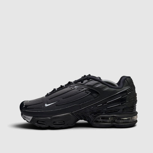 Nike Air Max Plus III Wolf Grey, buty sportowe męskie w bardzo dobrym stanie rozmiar 44.5, boczny profil, lewa strona